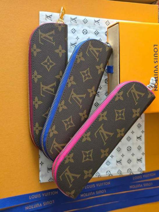 Picture of Louis Vuitton Wallets _SKUfw222148090fw